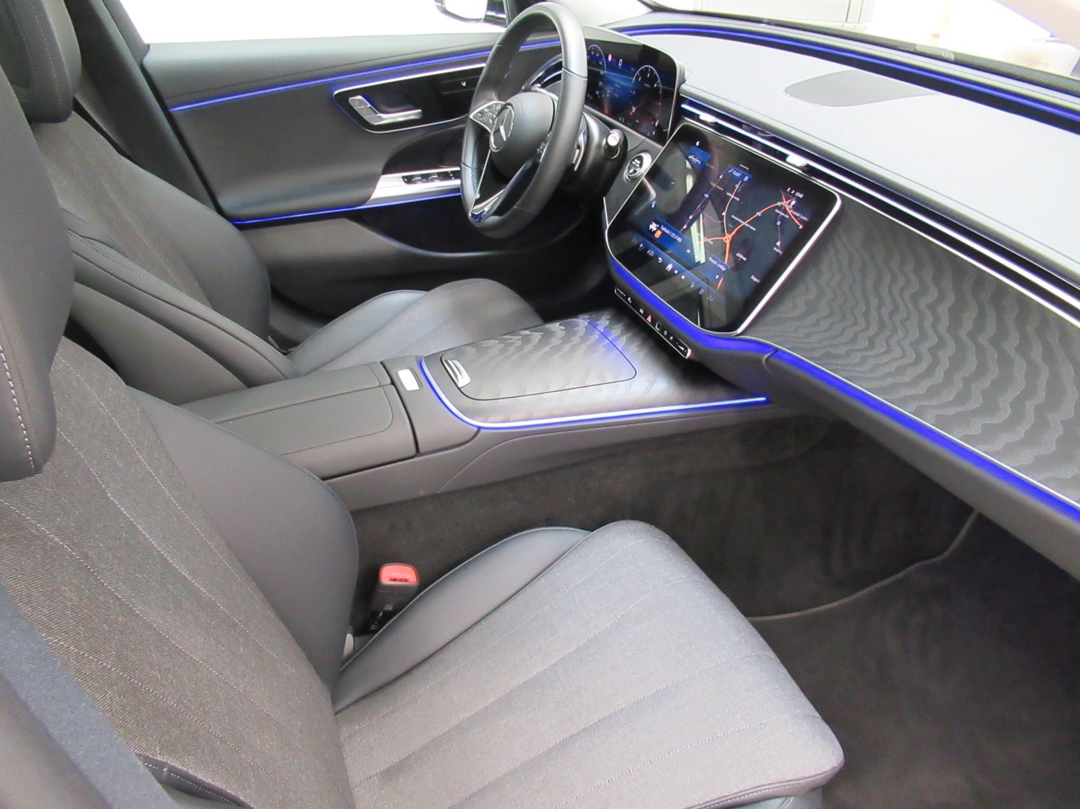 2025 Mercedes-Benz E-klasa Avantgarde — fotografija 10