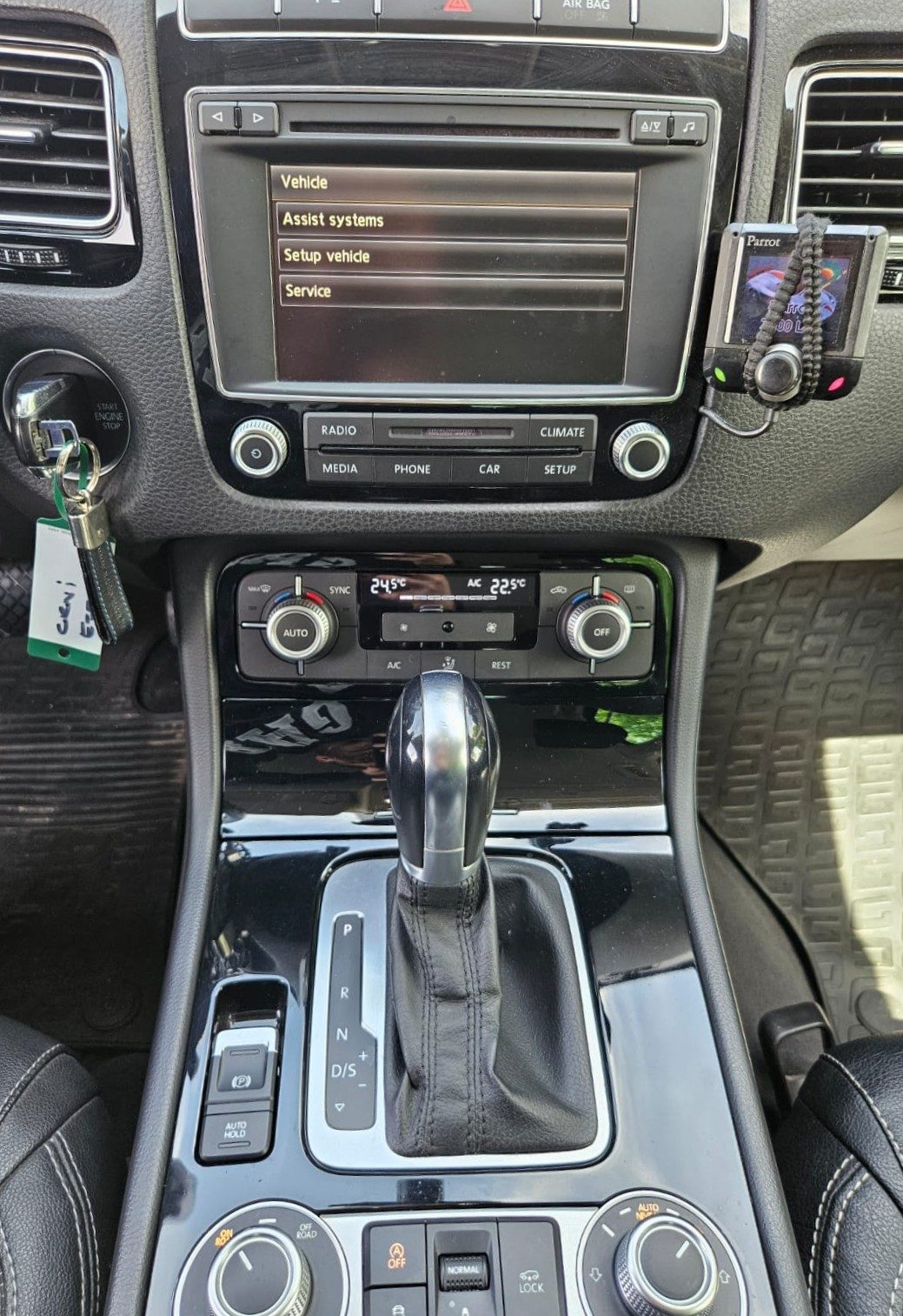 2016 Volkswagen Touareg — fotografija 16