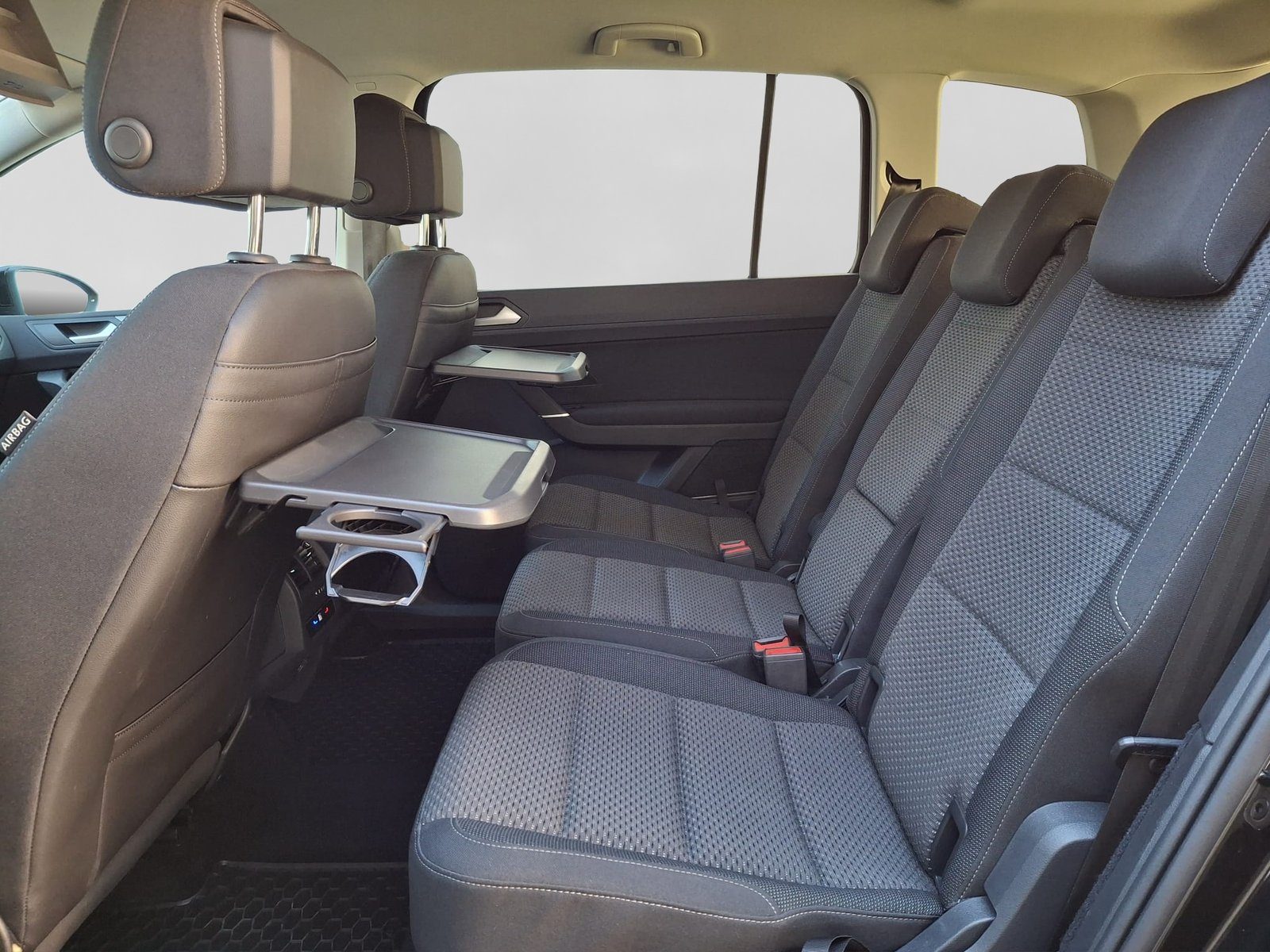 2023 Volkswagen Touran R-Line — fotografija 15