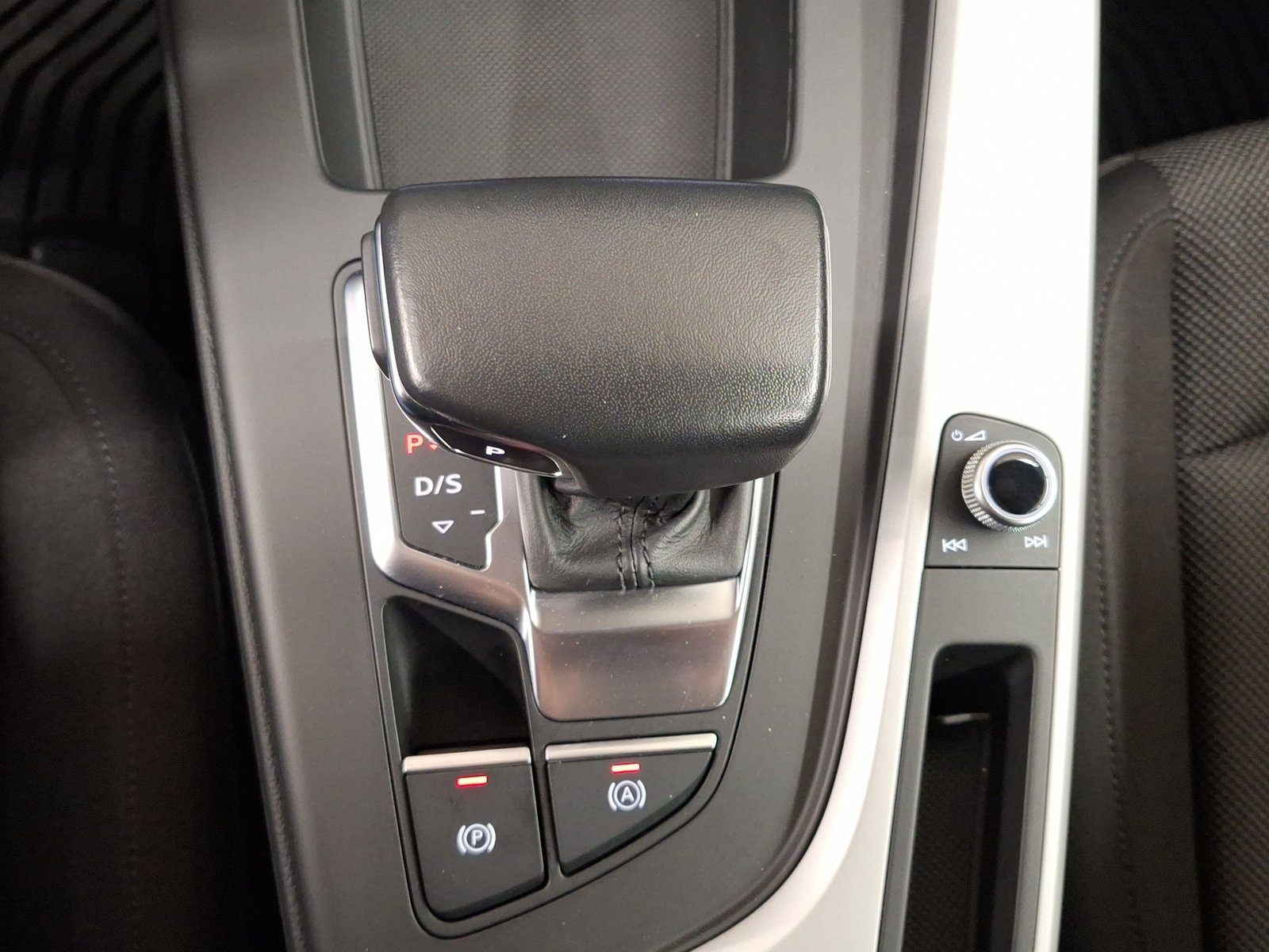 2023 Audi A4 — fotografija 16