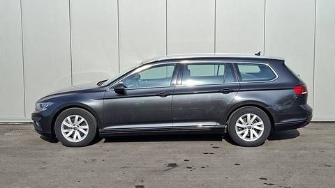 2021 Volkswagen Passat — sličica 2