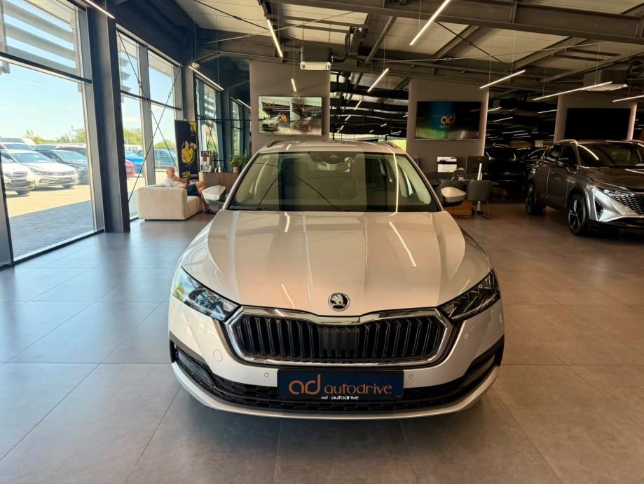 2022 Škoda Octavia Combi — fotografija 3