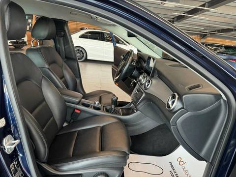 2017 Mercedes-Benz GLA — sličica 21