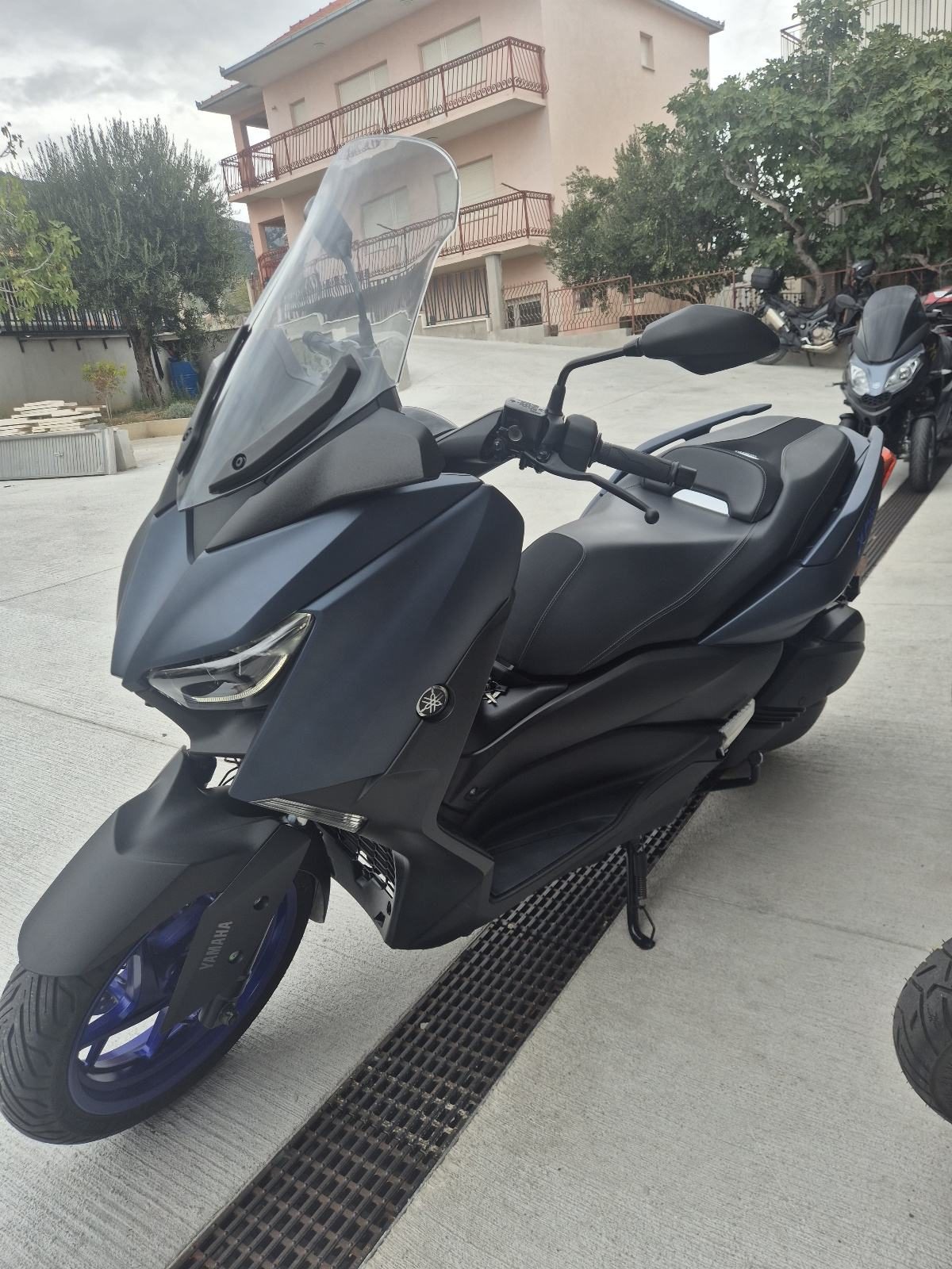 2022 Yamaha X-MAX 300 — fotografija 3