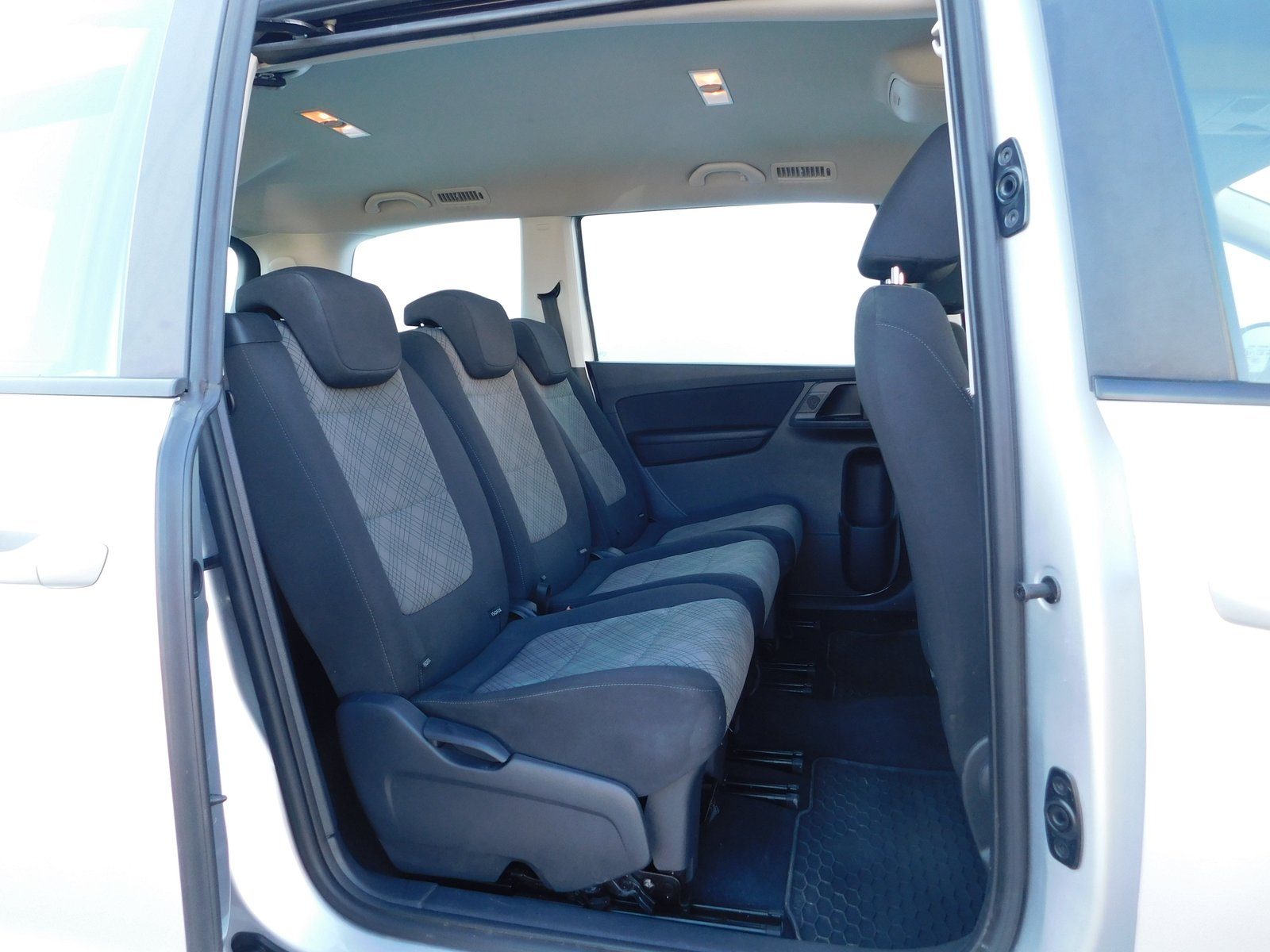 2016 Volkswagen Sharan — fotografija 14
