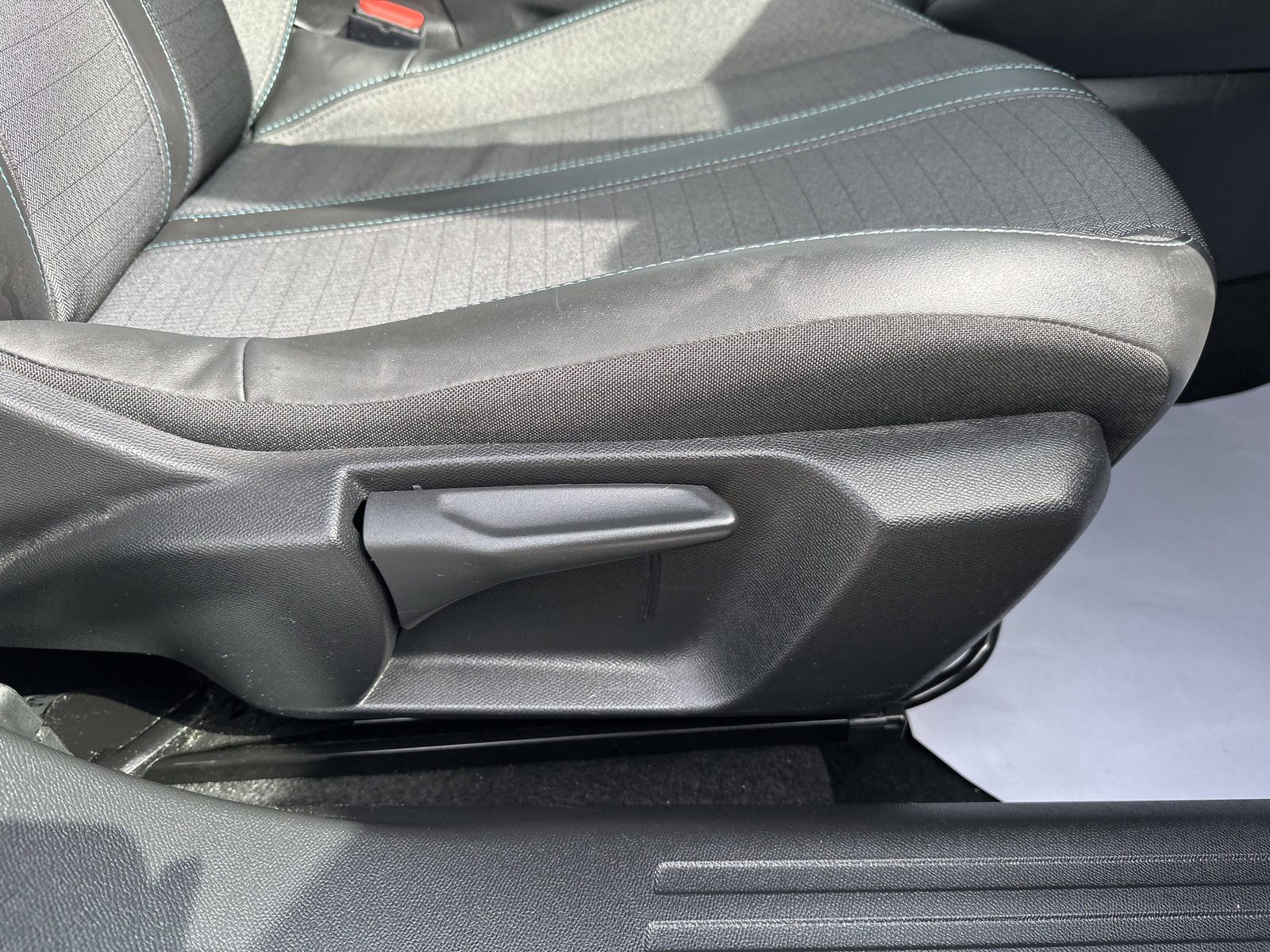 2023 Peugeot 2008 — fotografija 22
