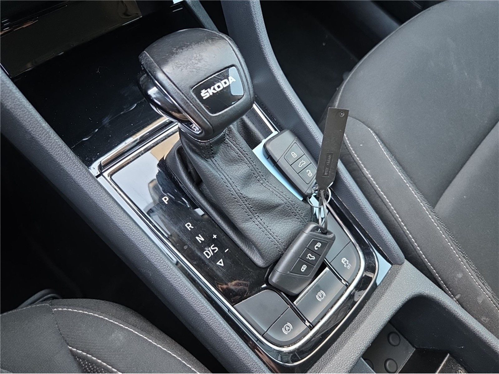 2023 Škoda Karoq — fotografija 18