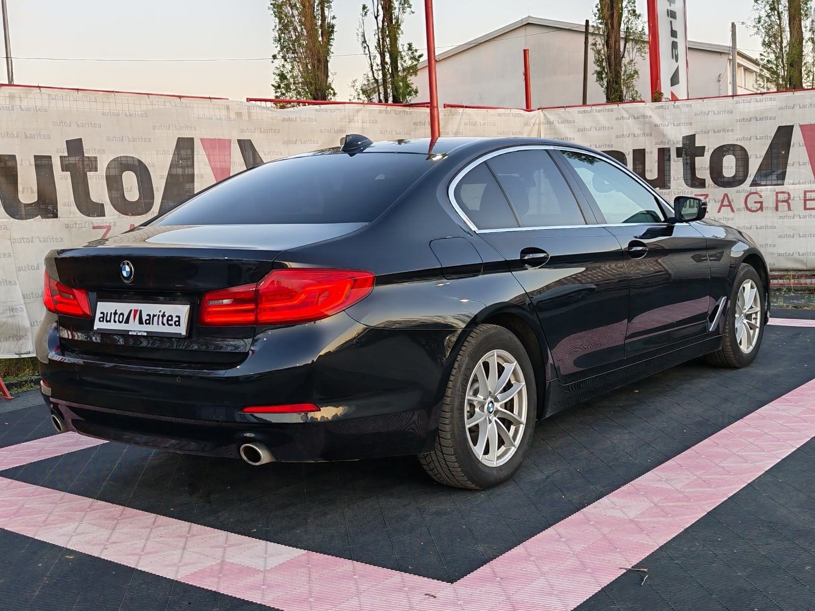 2017 BMW Serija 5 — fotografija 16