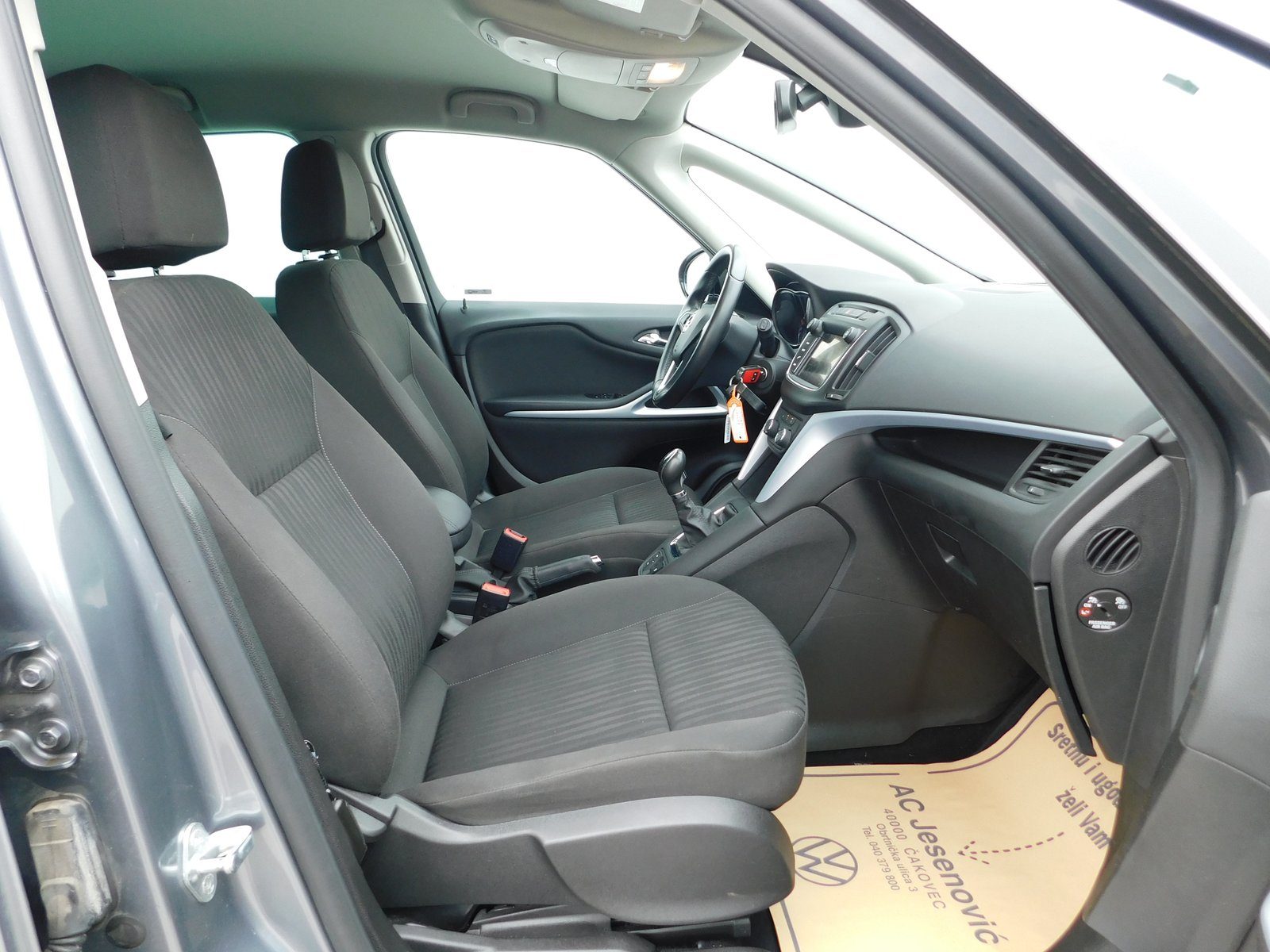 2017 Opel Zafira — fotografija 11