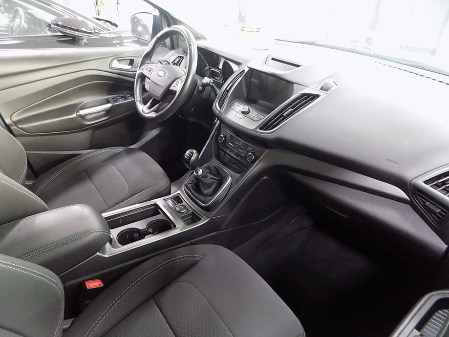 2019 Ford Kuga — fotografija 18