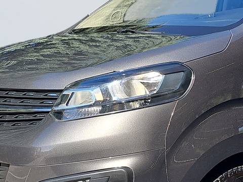 2021 Opel Zafira — sličica 10