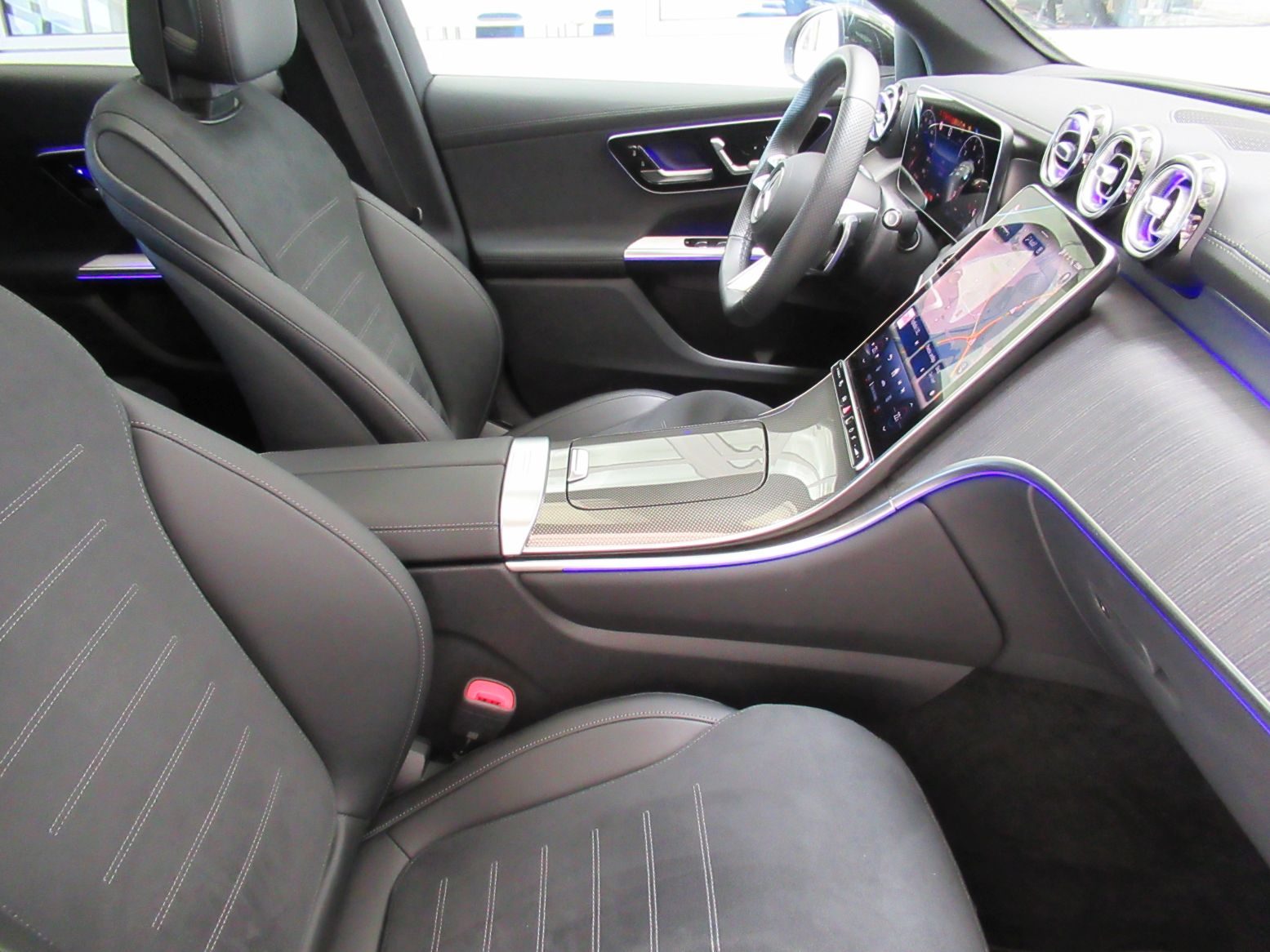 2025 Mercedes-Benz GLC AMG Line — fotografija 10