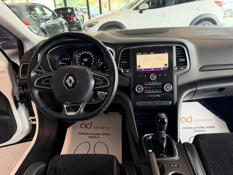 2017 Renault Megane — fotografija 17