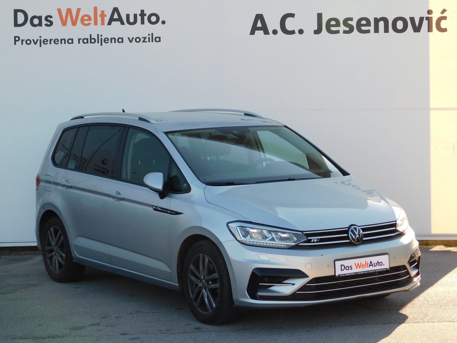 2023 Volkswagen Touran R-Line — fotografija 3