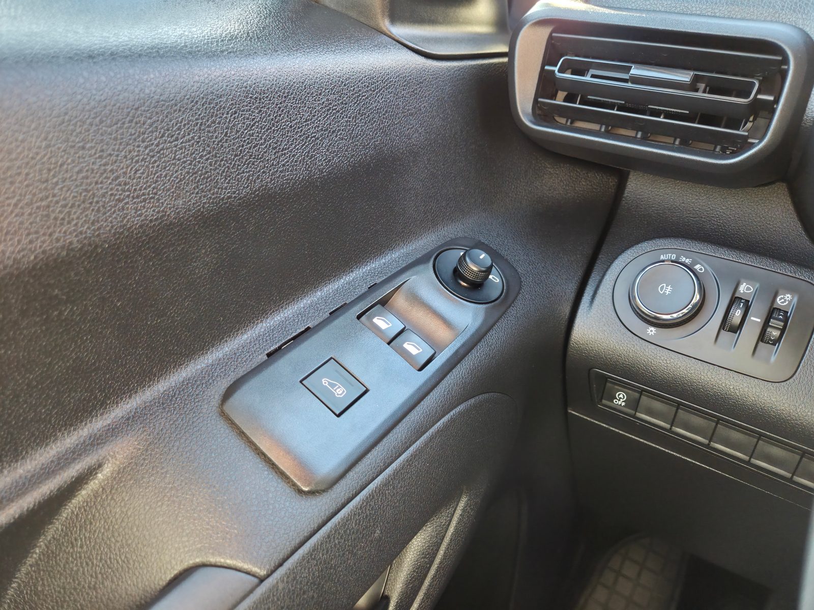 2020 Opel Combo — fotografija 10