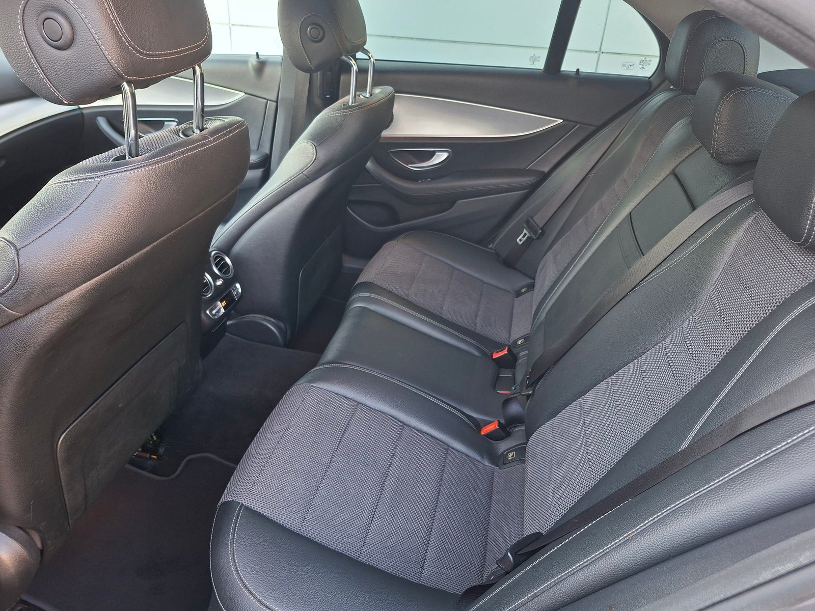 2019 Mercedes-Benz E-klasa — fotografija 13