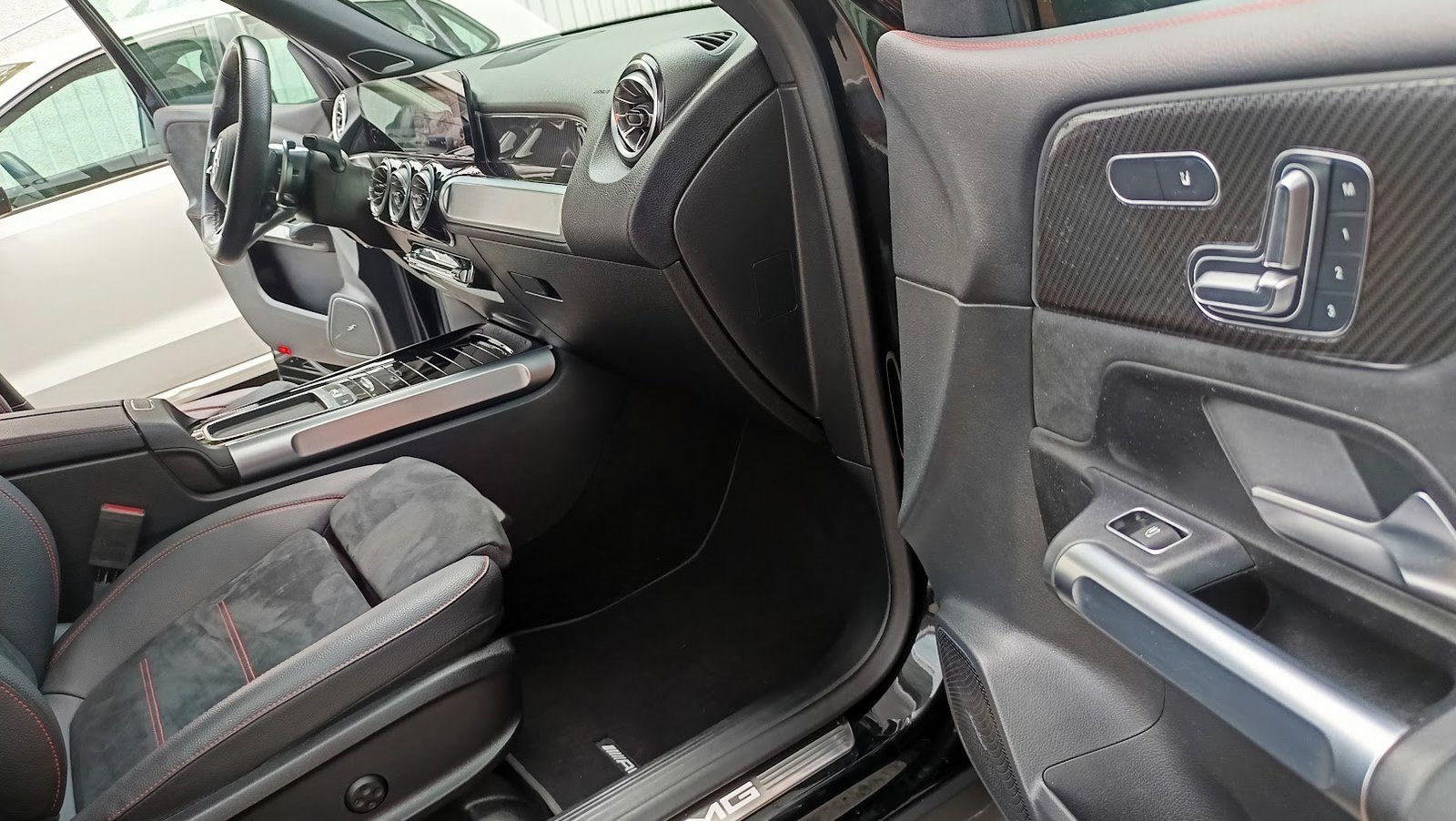 2024 Mercedes-Benz GLB — fotografija 12
