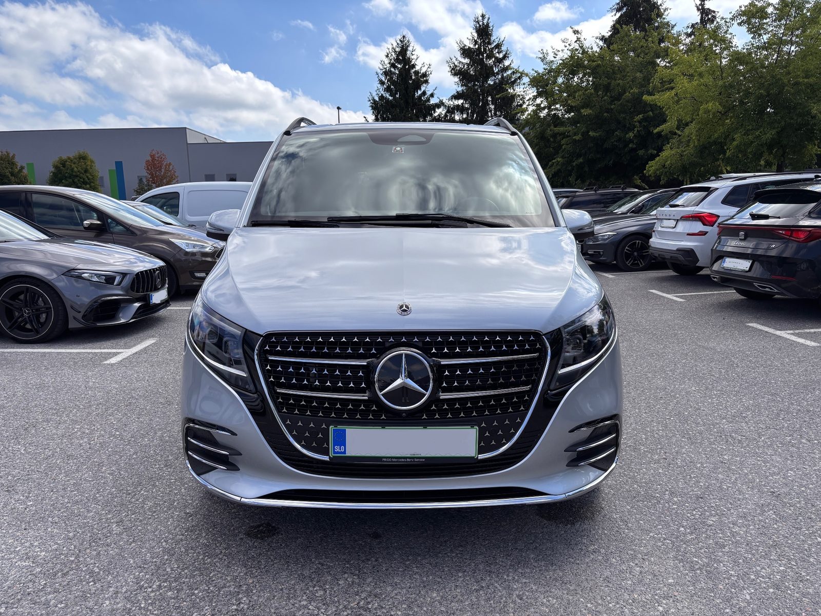 2025 Mercedes V 300d 4Matic AMG line — fotografija 3