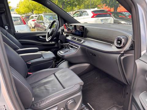2025 Mercedes V 300d 4Matic AMG line — sličica 14