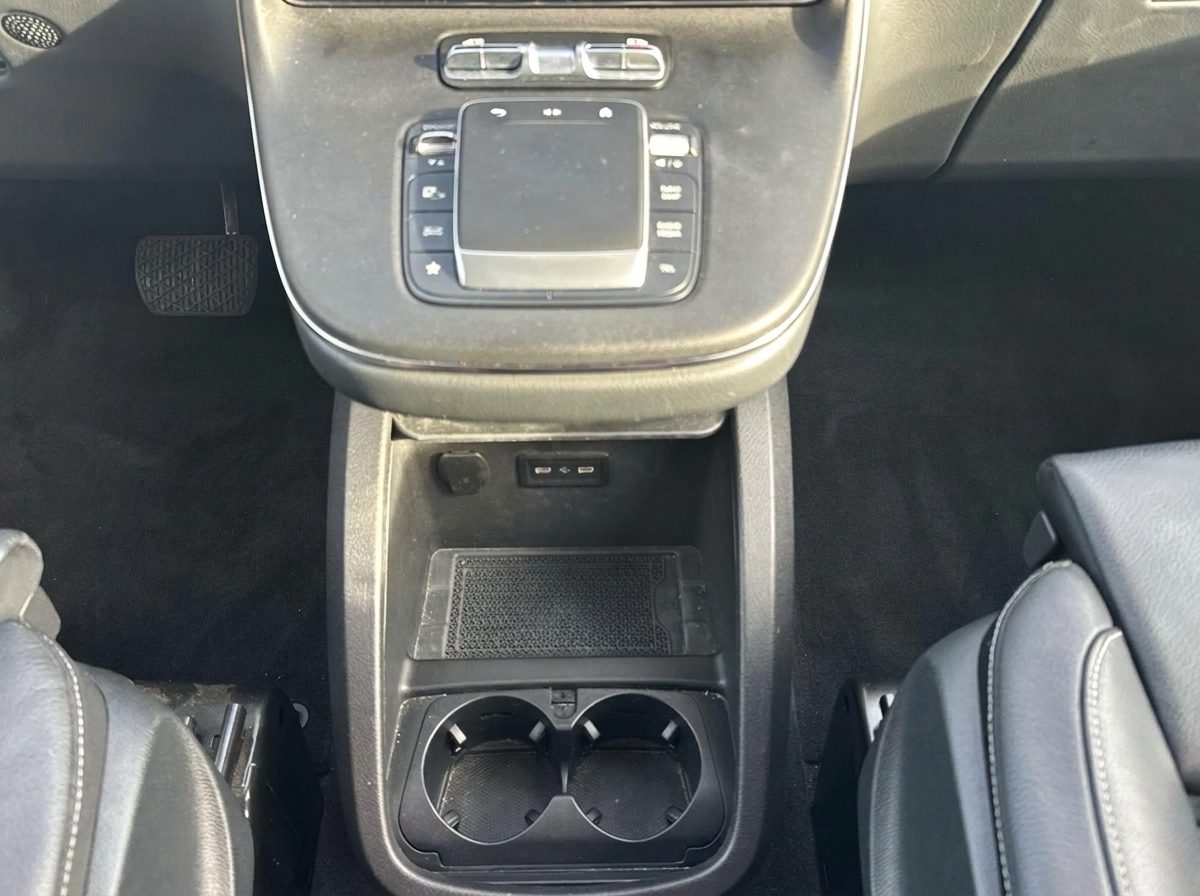 2024 Mercedes-Benz V Avantgarde — fotografija 16